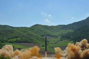 Triều Tiên: ICBM vừa bắn có thể mang đầu đạn hạt nhân