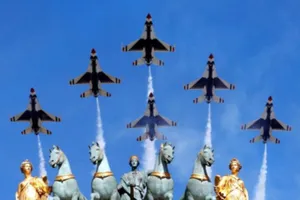 Ông Trump dự lễ diễu binh rầm rộ mừng Quốc khánh Pháp