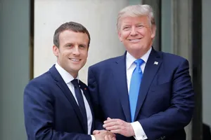 Ông Trump được ông Marcon chào đón nhiệt tình tại Pháp