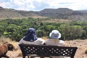 Nghị sĩ McCain leo núi cùng con sau phẫu thuật ung thư