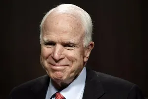 Nghị sĩ McCain trở lại làm việc sau phẫu thuật ung thư