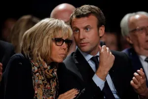 Dân Pháp phản đối vợ ông Macron làm Đệ nhất phu nhân