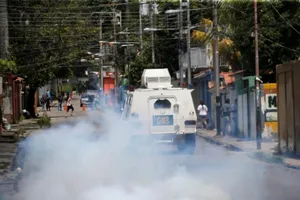 Binh sĩ nổi loạn tấn công căn cứ Venezuela