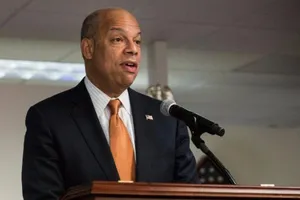 Quan chức thời Obama kêu gọi nhân sự Nhà Trắng bám trụ