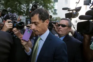 Nhắn tin gạ gẫm trẻ 15 tuổi, cựu nghị sĩ Mỹ đi tù