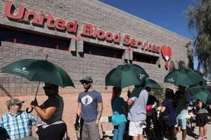 Dân Las Vegas xếp hàng dài hiến máu sau vụ xả súng