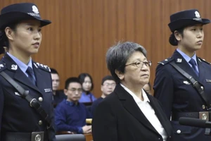 Nữ quan tham Trung Quốc vào tù sau 13 năm lẩn trốn