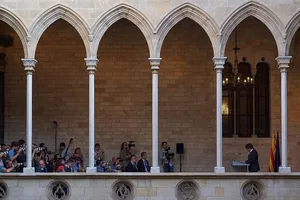 Thủ hiến Catalonia lại né tránh tuyên bố độc lập