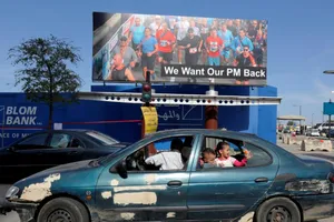 Thủ tướng bỏ sang Saudi Arabia, dân Lebanon mong trở về