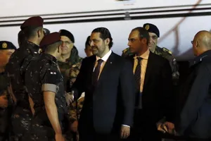 Thủ tướng Lebanon về nước sau gần 1 tháng ‘lưu lạc’