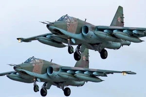 Nga nói gì vụ Su-25 đối đầu tàng hình F-22 Mỹ ở Syria?