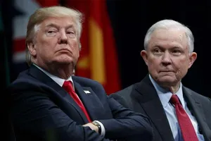 Tạm gác lại bất đồng, ông Trump thăm FBI