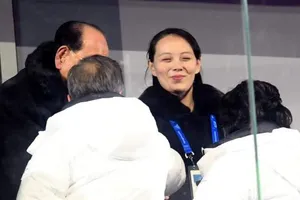 Cận cảnh cú bắt tay lịch sử liên Triều