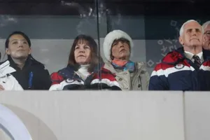 Ông Pence im lặng trước cú bắt tay lịch sử liên Triều