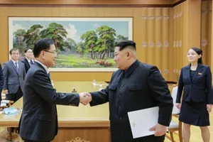 Ông Kim Jong-un và phu nhân tiếp phái đoàn Hàn Quốc
