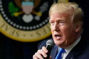 Ông Trump nhận đề xuất trục xuất nhà ngoại giao Nga