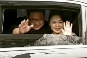 Ông Kim Jong-un công du chớp nhoáng làm Mỹ bối rối