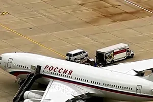 2 máy bay Nga sang Mỹ chở 60 nhà ngoại giao về nước