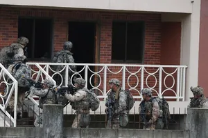 Ông Trump chỉ đạo tính phương án rút bớt quân khỏi Hàn Quốc