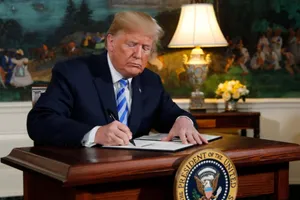 Ông Trump rút Mỹ khỏi thỏa thuận hạt nhân Iran