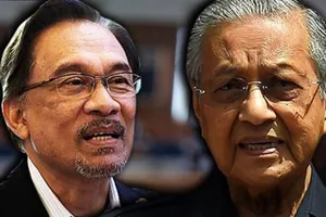 Ông Mahathir sẽ giao ghế thủ tướng cho ông Anwar 1-2 năm nữa