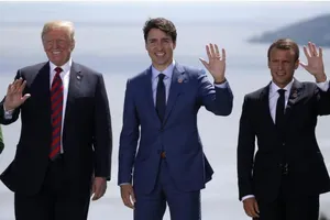 G7: Gặp ông Macron, ông Trump đồng ý đối thoại thương mại