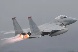 Tiêm kích F-15 của Mỹ rơi xuống biển gần Okinawa