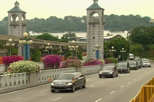 Hai ông Trump, Kim đến khách sạn Capella chuẩn bị thượng đỉnh