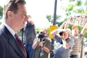 Cựu quản lý tranh cử của ông Trump bị bắt tạm giam 