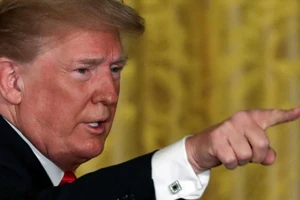 Ông Trump dọa đánh thuế thêm 200 tỉ USD hàng Trung Quốc