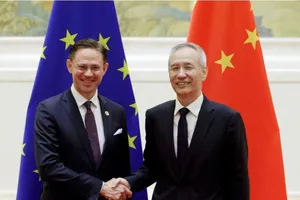Cuộc chiến thương mại: Trung Quốc, EU bắt tay nhau đối phó Mỹ?