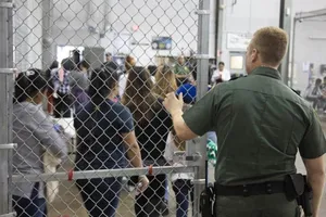 Mỹ chuẩn bị xây trại cho người nhập cư ở 2 căn cứ quân sự