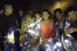 Nhà vua Thái Lan chỉ đạo đẩy nhanh giải cứu đội bóng nhí