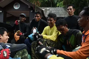 Phương án khoan lỗ từ trên xuống đội bóng nhí khả năng phải bỏ