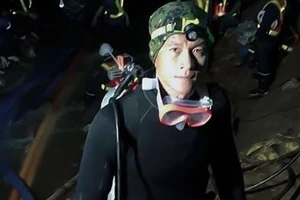 Đội AS Roma tưởng nhớ cựu binh Thai Navy Seals hy sinh