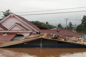 24 giờ vật lộn sửa chữa trước khi đập thủy điện Lào vỡ