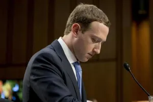 Facebook mất 120 tỉ đô, ông Zuckerberg bị cổ đông kiện