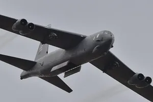 Máy bay B-52 và P-8 Poseidon của Mỹ tuần tra biển Đông 