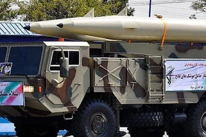 Iran thử tên lửa, cảnh cáo Mỹ