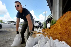 Bão cực lớn, 3 bang của Mỹ tuyên bố tình trạng khẩn cấp
