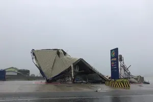 Bão Mangkhut sức gió kinh hoàng 212 km/giờ đổ vào Philippines 
