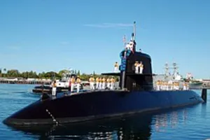 Tàu ngầm Nhật Bản tập trận ở biển Đông và đến cảng Cam Ranh