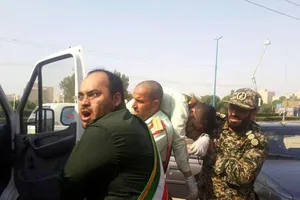 Iran: Đoàn diễu binh bị xả súng, gần 80 người thương vong