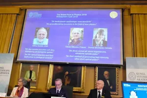 3 nhà khoa học Mỹ-Pháp-Canada chia nhau giải Nobel Vật lý