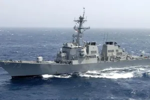 Tàu chiến Trung Quốc áp sát nguy hiểm tàu chiến Mỹ ở biển Đông