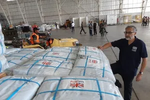 Máy bay các nước bắt đầu đưa hàng cứu trợ đến Palu