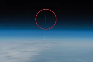 Phi hành gia Đức chụp khoảnh khắc tên lửa đẩy tàu Soyuz rơi