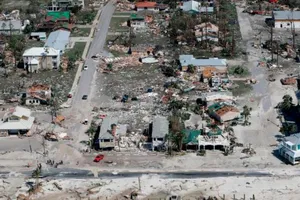 Mỹ: Siêu bão Michael 'như một quả bom phát nổ'