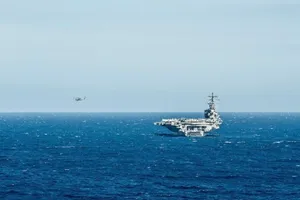 Trực thăng MH-60 rơi trên tàu sân bay USS Roanld Reagan của Mỹ