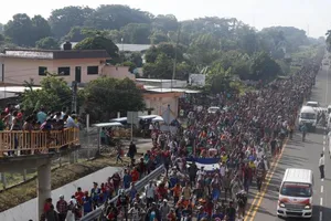 Ông Trump đòi sửa luật nhập cư chặn 5.000 người Trung Mỹ